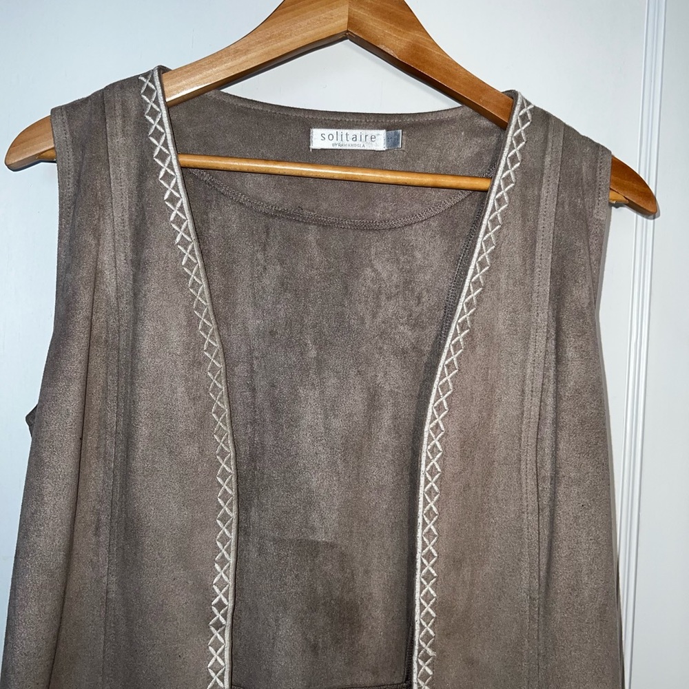 ✨SOLITAIRE BY RAVI KHOSLA ANTHROPOLOGIETAN FAUX SUEDE FRINGE VEST BOHO L… - Picture 4 of 11